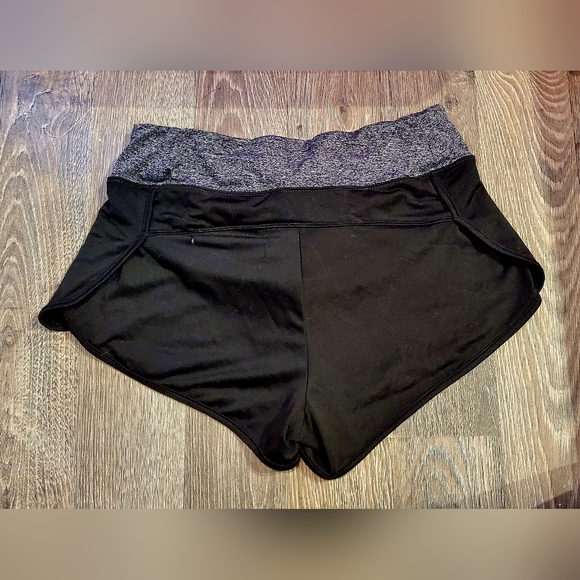 🖤 Active wear booty short 🖤 - Picture 2 of 3